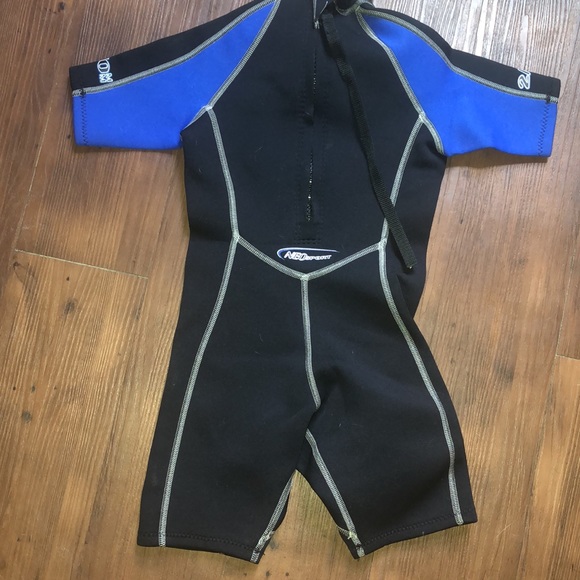 Wetsuit- Neosport 2/0MM - size 6 - Picture 5 of 5
